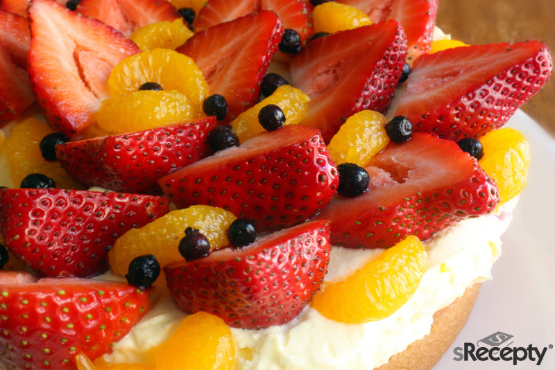 Letni tort z owocami