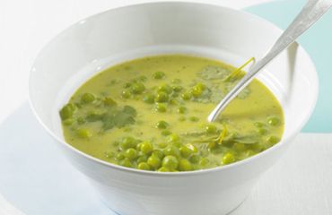 Zupa grochowo-porowa ze świeżą miętą